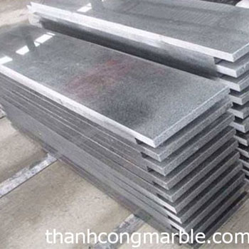 Mặt bậc cầu thang đá đen