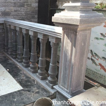 Con tiện đá đen