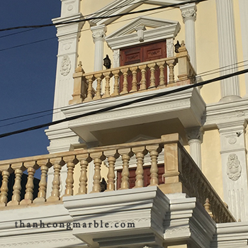 Con tiện đá vàng 01